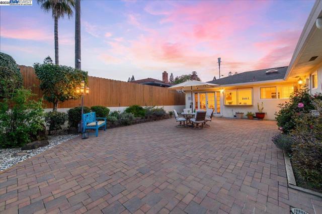 5720 San Juan Way, Pleasanton CA: https://media.crmls.org/mediaz/52e9a5dc-f009-4134-bdef-fdd5622ede88.jpg