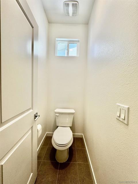 10423 Newbliss Way, San Diego CA: https://media.crmls.org/mediaz/52e9afbb-b849-48e8-8ee4-7d7ab186b30b.jpg