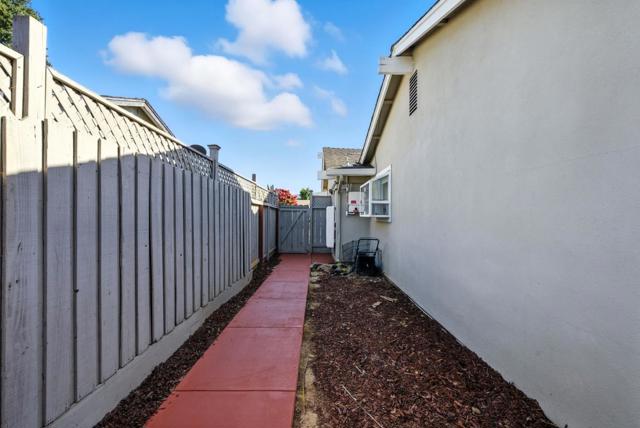 1297 Chesbro Way, Gilroy CA: https://media.crmls.org/mediaz/52ea3efe-a264-49f2-86dc-295acc6e3390.jpg