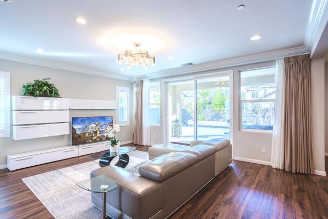 2239 Jessica Way, Tracy CA: https://media.crmls.org/mediaz/52ea502e-b055-4f22-9c02-fe76c3c138f0.jpg