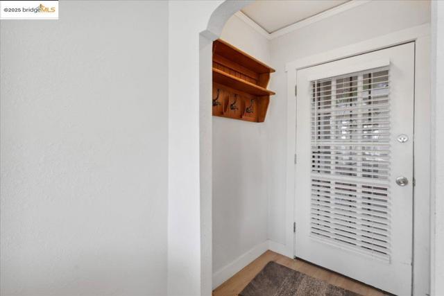 2717 Mabel St, Berkeley CA: https://media.crmls.org/mediaz/52ea60d4-8f4b-42f4-a103-212c98bdf437.jpg
