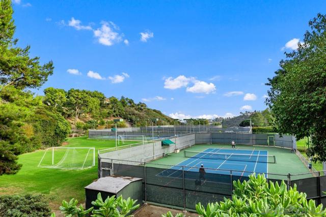 6423 Caminito Aronimink, La Jolla CA: https://media.crmls.org/mediaz/52ea6725-516d-417c-9eb5-f810982a046f.jpg