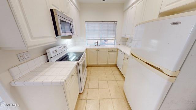 4862 Martona Drive, Oak Park CA: https://media.crmls.org/mediaz/52eb8a1a-8bf2-46b4-b17b-b54b1e276eb5.jpg