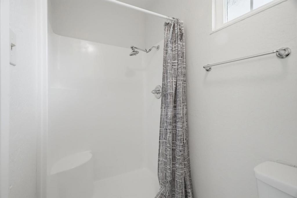 https://media.crmls.org/mediaz/52ebfc4b-ea81-4bfa-8e2e-0b1134670e9d.jpg?preset=X-Large