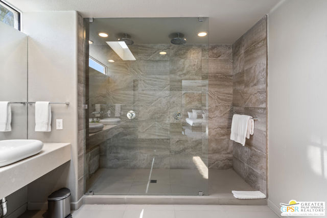 770 N Girasol Court, Palm Springs CA: https://media.crmls.org/mediaz/52ec0fbd-c7e4-4b95-88ea-96820213cb3d.jpg