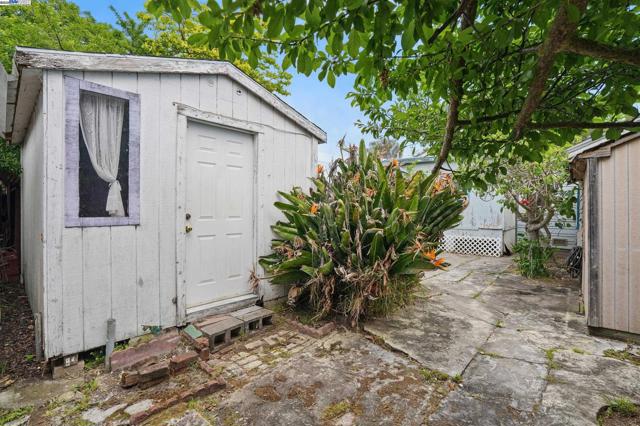 Image 27 of 40 For 1307 California Dr