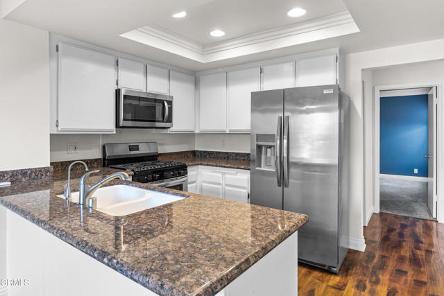 607 White Oak Lane, Newbury Park CA: https://media.crmls.org/mediaz/52ed4c57-b11b-400f-b492-bb97f71d536f.jpg