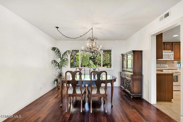 2108 N Brower Street, Simi Valley CA: https://media.crmls.org/mediaz/52ed6057-97cf-4a13-9692-6d8a7e3d8fa3.jpg