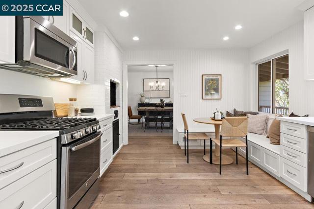 1071 Serrano Ct, Lafayette CA: https://media.crmls.org/mediaz/52ed8f84-d126-4abd-a7fd-6641038a870a.jpg