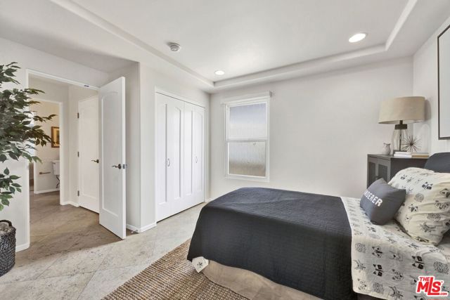 7019 E Seaside Walk, Long Beach CA: https://media.crmls.org/mediaz/52edd9ea-bcae-402d-a88d-bc72e9b05029.jpg