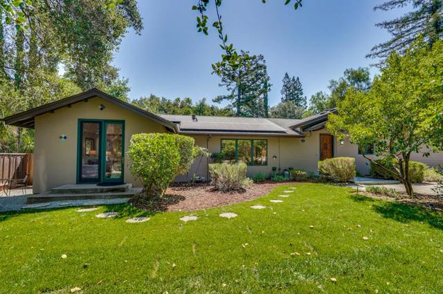 1625 Hazelaar Way, Los Altos CA: https://media.crmls.org/mediaz/52ee1bf7-4d44-44e6-af1a-95368da98b6a.jpg