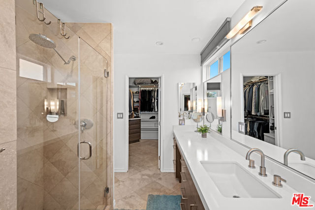 949 N Kings Road, West Hollywood CA: https://media.crmls.org/mediaz/52ee362b-51fe-422e-af5e-97588f90f4e8.jpg