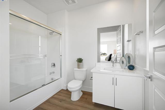 2388 Stanford Street, Alameda CA: https://media.crmls.org/mediaz/52ee390c-0688-4d7c-bae0-97e70c05bfbc.jpg