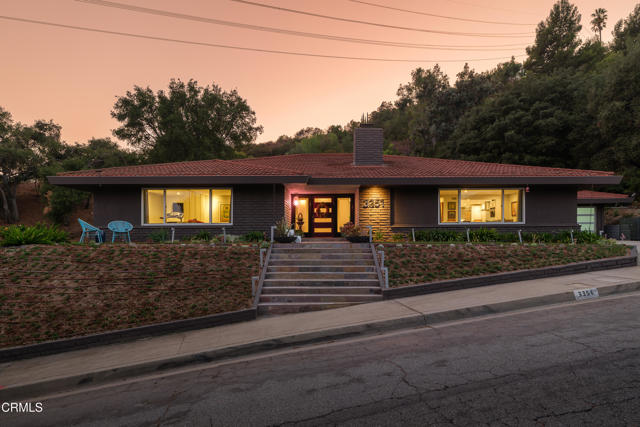 3351 Country Club Drive, Glendale CA: https://media.crmls.org/mediaz/52ee4522-a906-4d7f-a5c3-bf65e987d760.jpg