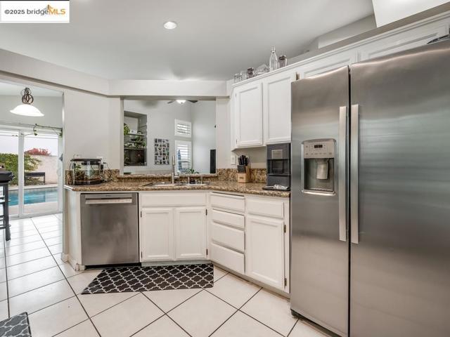 656 Miller Dr, Oakley CA: https://media.crmls.org/mediaz/52ee4a98-48cd-436f-88c1-5a5b840b4787.jpg