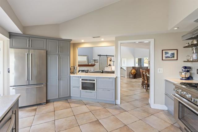 17924 Saint Andrews Dr, Poway CA: https://media.crmls.org/mediaz/52ee6c79-9d55-4115-82b8-9b13969bbc6b.jpg