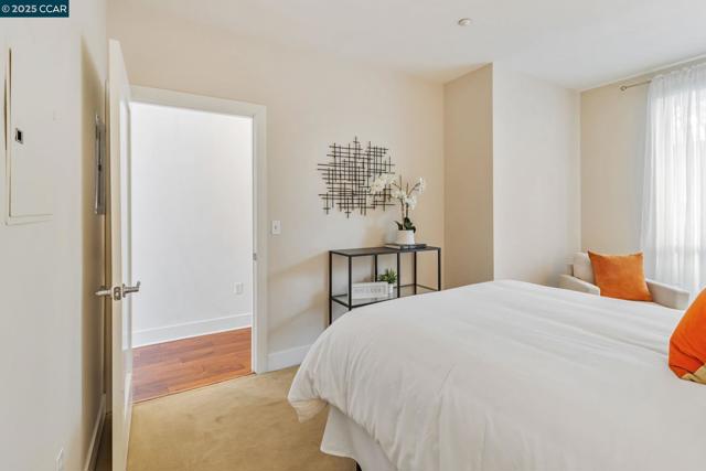 4395 Piedmont Ave, Oakland CA: https://media.crmls.org/mediaz/52ee6cd2-a800-42bf-a443-51f8c4432b17.jpg