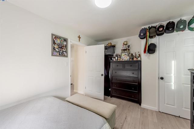 107 Catron Dr, Oakland CA: https://media.crmls.org/mediaz/52eeb5ef-4d5a-4730-b1cf-4bf434e8baec.jpg