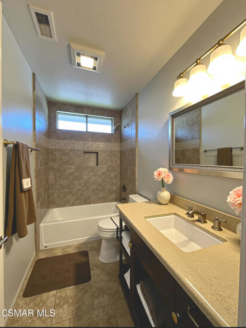 1755 Empty Saddle Road, Simi Valley CA: https://media.crmls.org/mediaz/52eebe62-321d-489a-8ce4-4e61dab53e7e.jpg