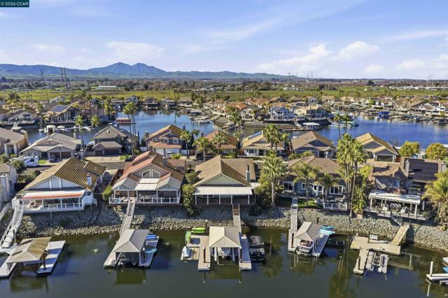 1963 Windward Pt, Discovery Bay CA: https://media.crmls.org/mediaz/52eedf14-5663-495a-88c1-51a9df77ed04.jpg