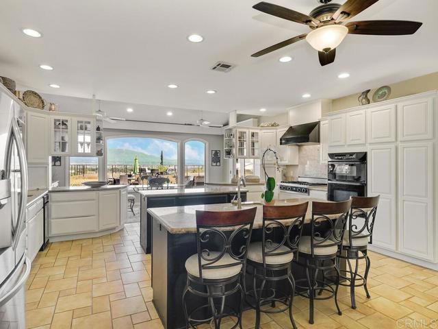 31755 Rancho Vista Road, Temecula CA: https://media.crmls.org/mediaz/52ef46f8-f778-4b06-85fa-a3007e966f1a.jpg