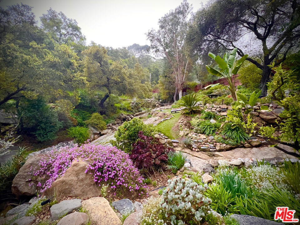 https://media.crmls.org/mediaz/52ef47d4-dd14-4550-97c6-3c73e3f5d155.jpg?preset=X-Large