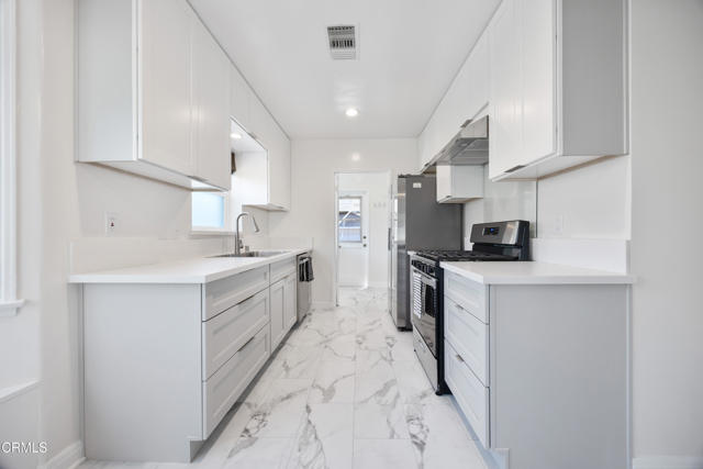 Detail Gallery Image 9 of 24 For 2380 Queensberry Rd, Pasadena,  CA 91104 - 3 Beds | 2 Baths