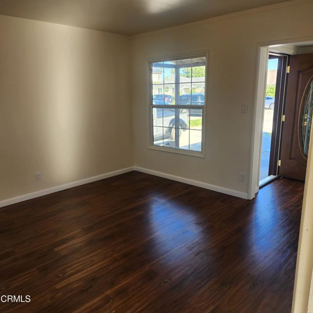 Detail Gallery Image 2 of 7 For 325 N J St, Oxnard,  CA 93030 - 3 Beds | 2 Baths