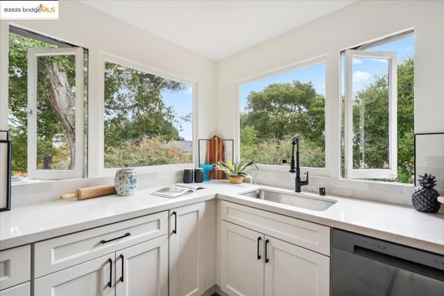 342 El Toyonal, Orinda CA: https://media.crmls.org/mediaz/52f04351-df08-4dfd-be38-5b00329fe538.jpg