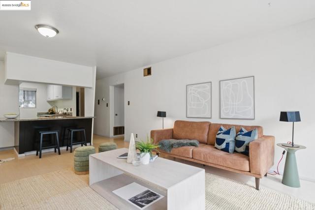 1425 Lakeside DR, Oakland CA: https://media.crmls.org/mediaz/52f1330b-5dca-4faf-b022-19a4f7127974.jpg