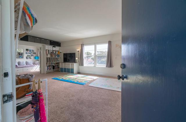 206 Cypress Avenue, Pacific Grove CA: https://media.crmls.org/mediaz/52f16e81-76e1-4c86-ae16-6f543233bb41.jpg