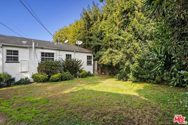 3032 Oakhurst Avenue, Los Angeles CA: https://media.crmls.org/mediaz/52f26c3d-4504-4f35-ab13-a5164ed96b3f.jpg