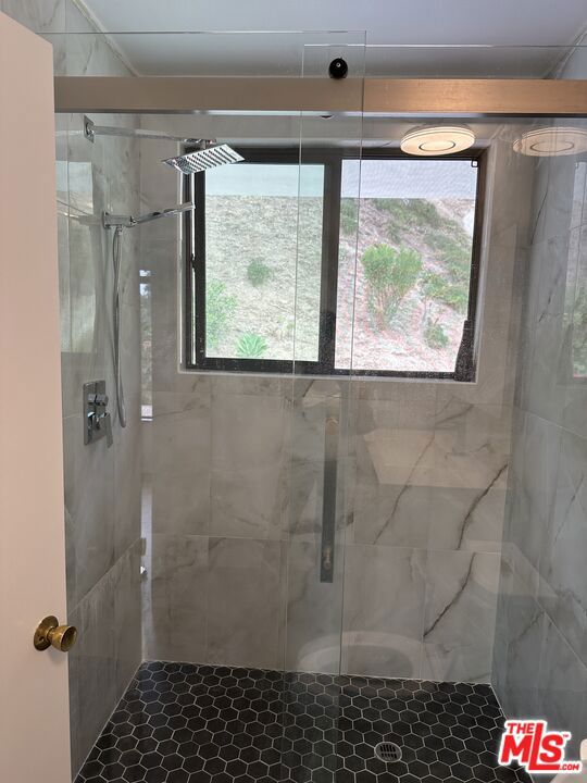 9781 Blantyre Drive, Beverly Hills CA: https://media.crmls.org/mediaz/52f27c88-5b12-4238-adcf-2994f07928d7.jpg