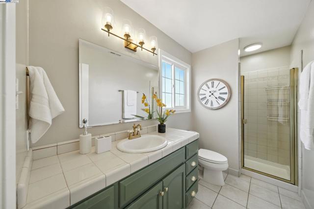 420 Camden Rd, Alameda CA: https://media.crmls.org/mediaz/52f28ec3-aa95-42d4-9650-3a031db9a529.jpg