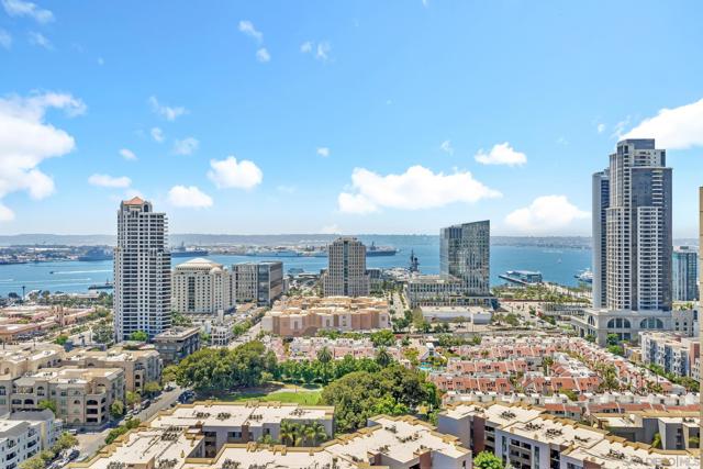 700 Front St, San Diego CA: https://media.crmls.org/mediaz/52f2b066-c0aa-4861-b652-35663d0f76b8.jpg