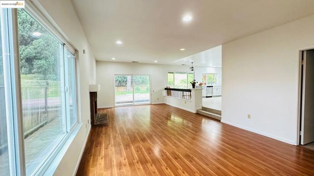 3593 Morningside Dr, Richmond CA: https://media.crmls.org/mediaz/52f39919-49aa-42b1-a40d-a4bbc07858dc.jpg