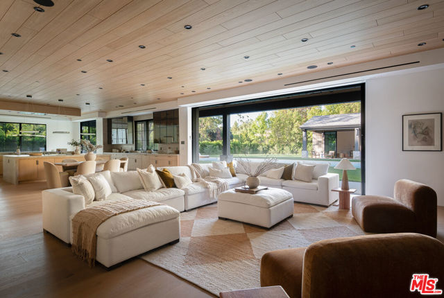 23615 Long Valley Road, Hidden Hills CA: https://media.crmls.org/mediaz/52f3be3c-85b5-4237-8b5d-4a99f2b5825b.jpg