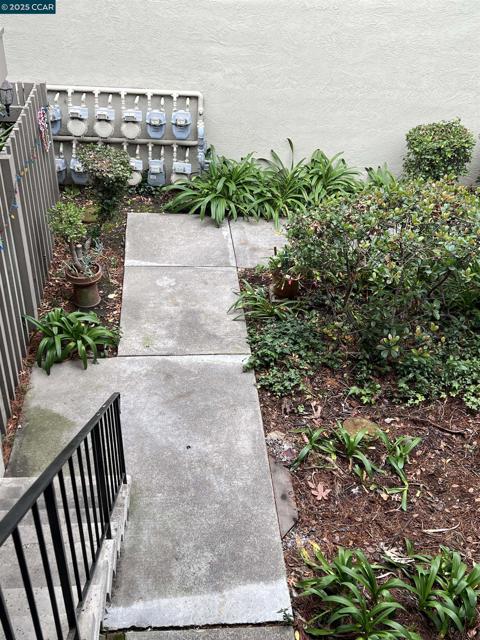 2562 Walnut Blvd, Walnut Creek CA: https://media.crmls.org/mediaz/52f3db47-1fea-46b5-8c39-b379489acf04.jpg
