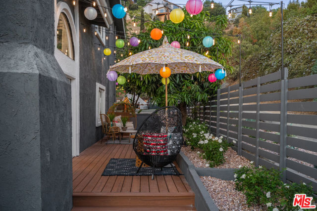 2603 Crestmoore Place, Los Angeles CA: https://media.crmls.org/mediaz/52f3f05d-9943-478c-9b1d-75b4117765b1.jpg