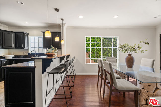 3745 Veteran Avenue, Los Angeles CA: https://media.crmls.org/mediaz/52f4167e-75b5-4280-9a96-792a57acfae5.jpg
