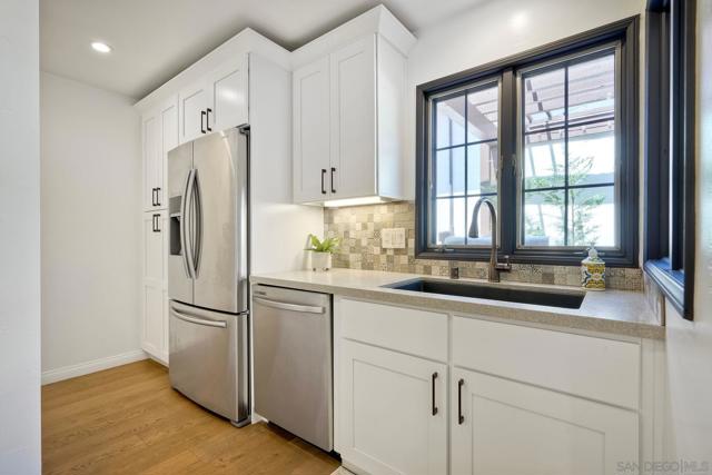 Image 10 of 49 For 8666 Villa La Jolla Drive  4