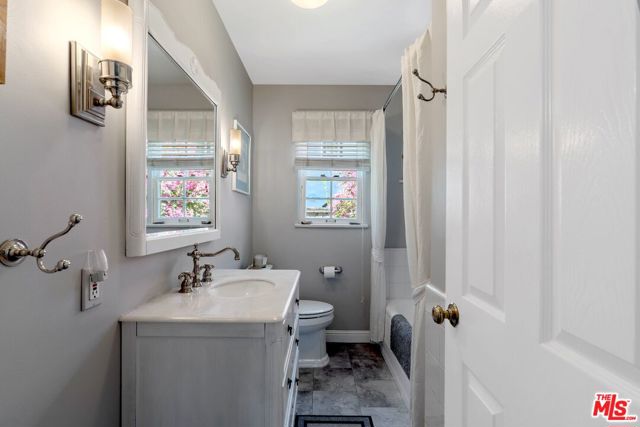 11316 Sunshine Terrace, Studio City CA: https://media.crmls.org/mediaz/52f4e615-c92a-467c-972a-e096a99848ef.jpg