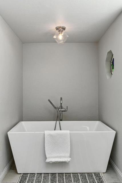 2360 Holly Oak Drive, Danville CA: https://media.crmls.org/mediaz/52f50b06-1787-4c91-ba72-0d9c032eae8c.jpg