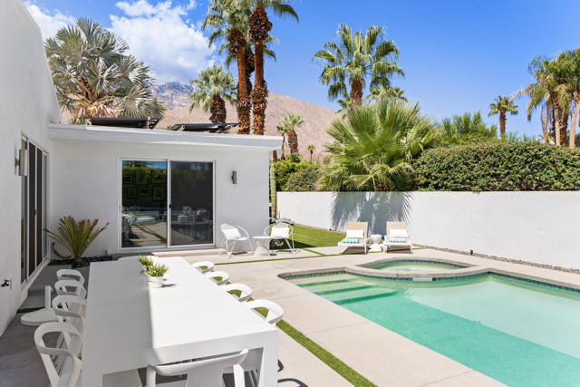 1160 E Marion Way, Palm Springs CA: https://media.crmls.org/mediaz/52f52afc-9ec6-4eb4-b97f-6686890e8025.jpg