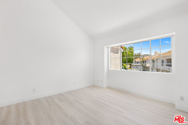 4240 Lost Hills Road, Calabasas CA: https://media.crmls.org/mediaz/52f5311b-1ef6-4b28-96d3-351e3909fc5f.jpg