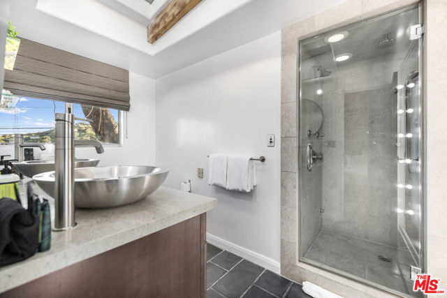 7275 Mulholland Drive, Los Angeles CA: https://media.crmls.org/mediaz/52f5ee44-131a-4b54-89c8-a3030ee4bd30.jpg