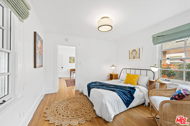 607 S Orange Drive, Los Angeles CA: https://media.crmls.org/mediaz/52f64c97-7eee-4398-8c8e-31cf93ab3e72.jpg