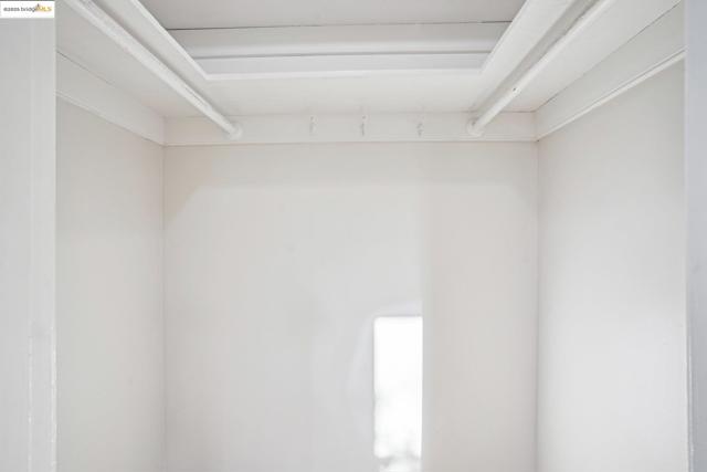 6576 Lucas AVE, Oakland CA: https://media.crmls.org/mediaz/52f67d17-4866-4069-8548-e182055467c1.jpg