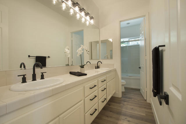 44520 Via Terra Nova, La Quinta CA: https://media.crmls.org/mediaz/52f6a6d7-4167-4f92-b75a-dca22a9591f3.jpg