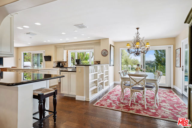 23306 Park Hacienda, Calabasas CA: https://media.crmls.org/mediaz/52f83d06-b110-49b2-b620-dc2b4e9e9ae7.jpg